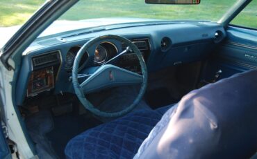 Oldsmobile-Cutlass-supreme-brougham-1976-White-Blue-13