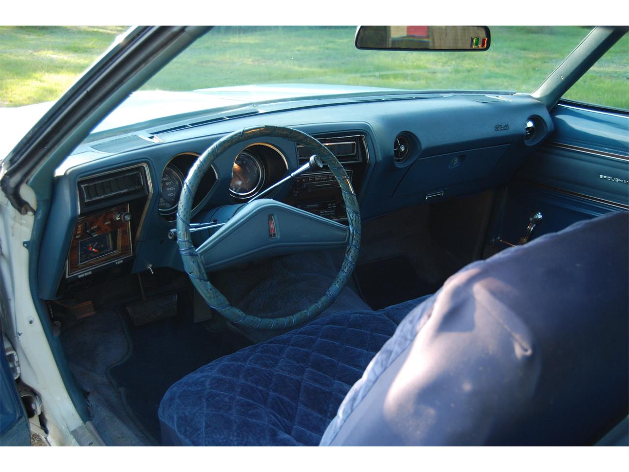 Oldsmobile-Cutlass-supreme-brougham-1976-White-Blue-13