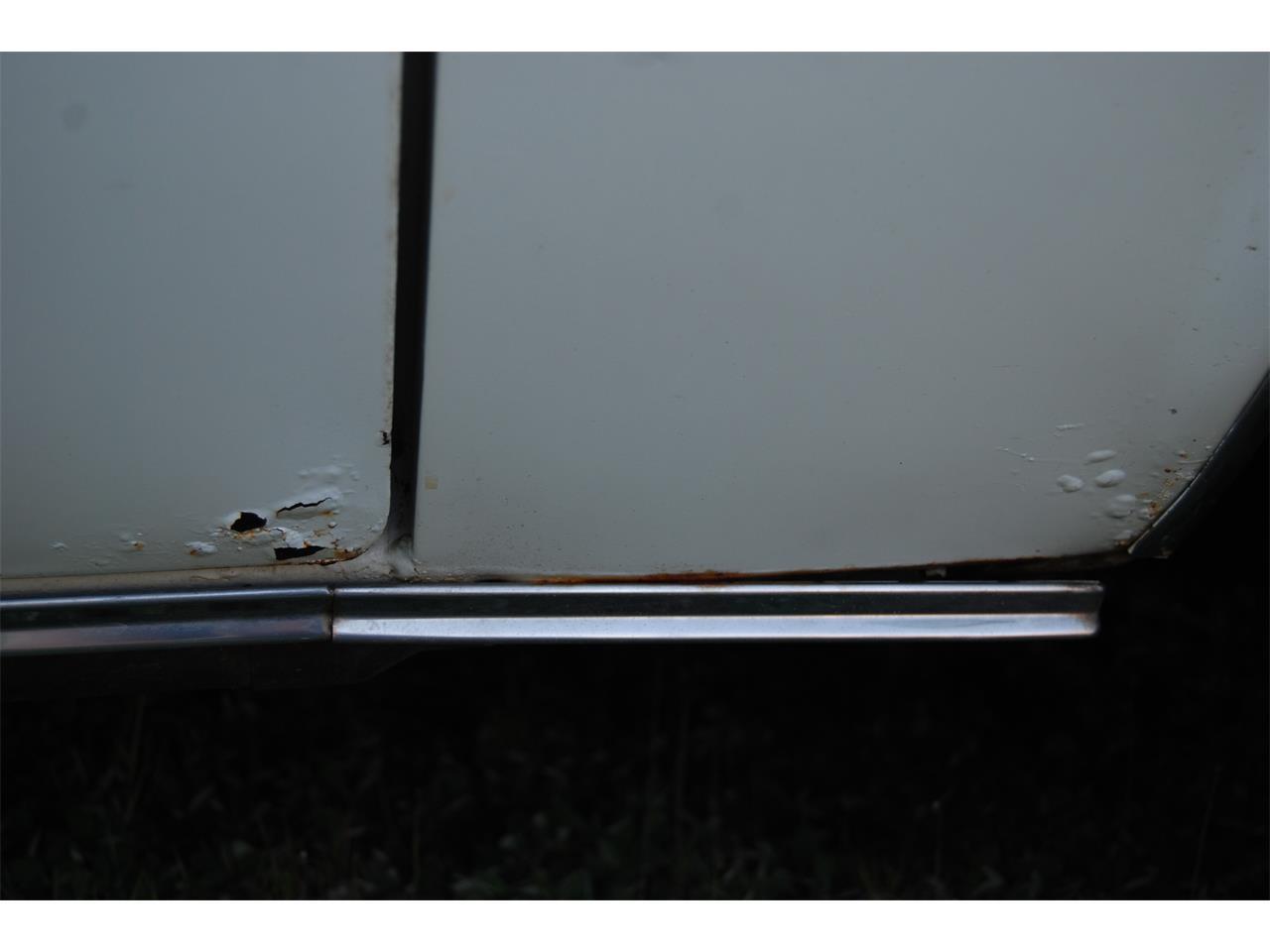 Oldsmobile-Cutlass-supreme-brougham-1976-White-Blue-15