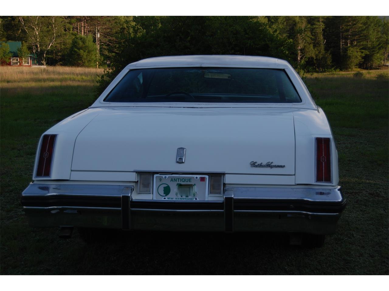 Oldsmobile-Cutlass-supreme-brougham-1976-White-Blue-7