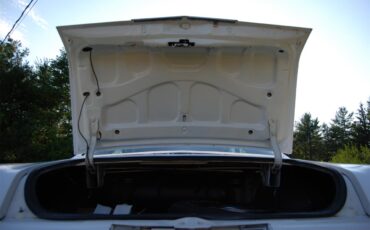 Oldsmobile-Cutlass-supreme-brougham-1976-White-Blue-8