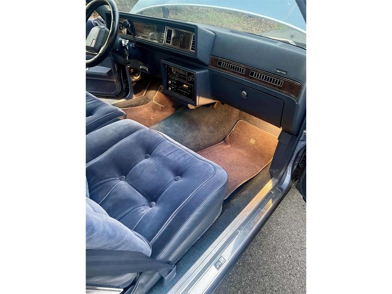 Oldsmobile-Cutlass-supreme-brougham-1984-Blue-Dark-blue-26