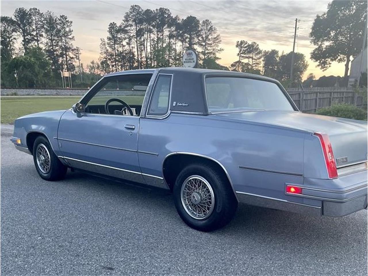 Oldsmobile-Cutlass-supreme-brougham-1984-Blue-Dark-blue-4