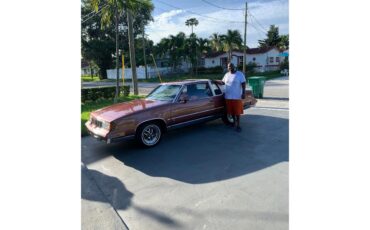 Oldsmobile-Cutlass-supreme-brougham-1988-Burgundy-Metallic-Dark-Claret-Cloth-13