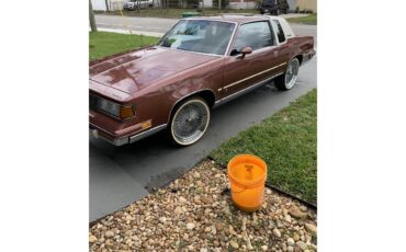 Oldsmobile-Cutlass-supreme-brougham-1988-Burgundy-Metallic-Dark-Claret-Cloth-30
