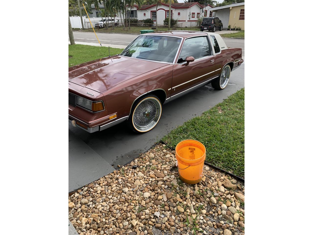Oldsmobile-Cutlass-supreme-brougham-1988-Burgundy-Metallic-Dark-Claret-Cloth-30