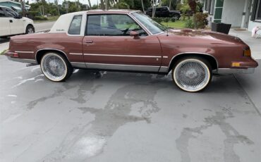 Oldsmobile-Cutlass-supreme-brougham-1988-Burgundy-Metallic-Dark-Claret-Cloth-6