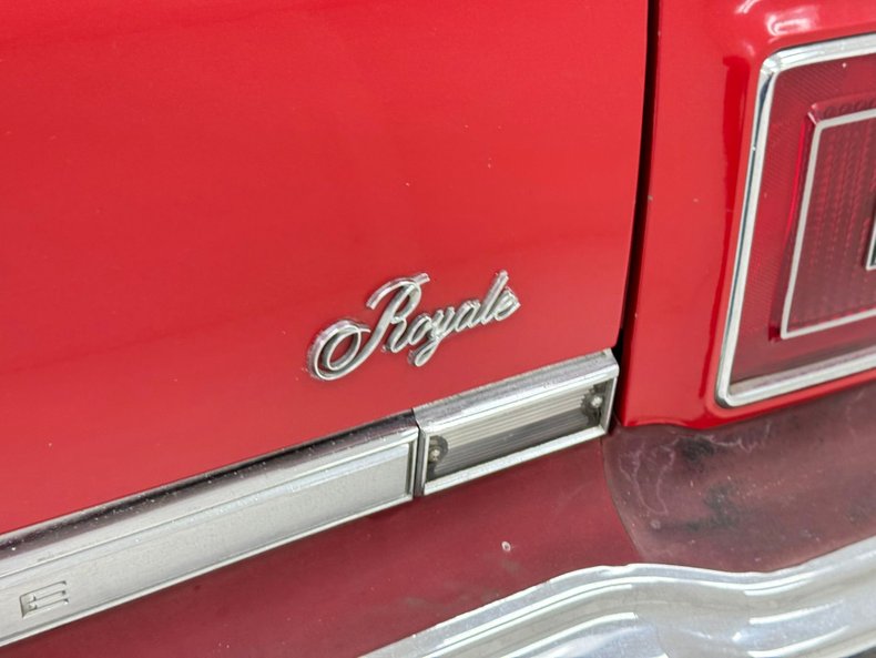 Oldsmobile-Delta-88-1975-Crimson-Red-White-24