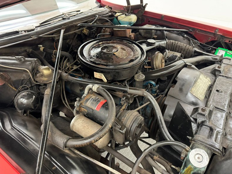 Oldsmobile-Delta-88-1975-Crimson-Red-White-28