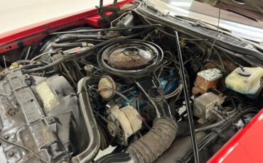 Oldsmobile-Delta-88-1975-Crimson-Red-White-30