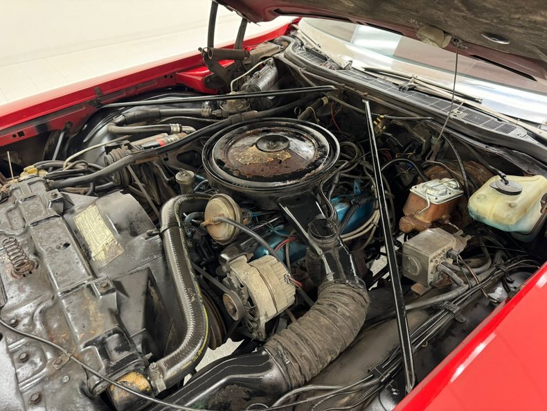 Oldsmobile-Delta-88-1975-Crimson-Red-White-30