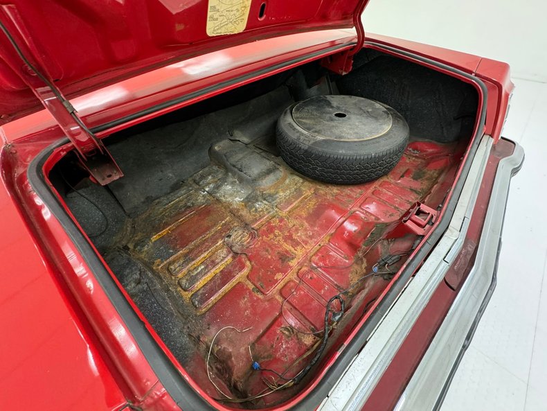 Oldsmobile-Delta-88-1975-Crimson-Red-White-32