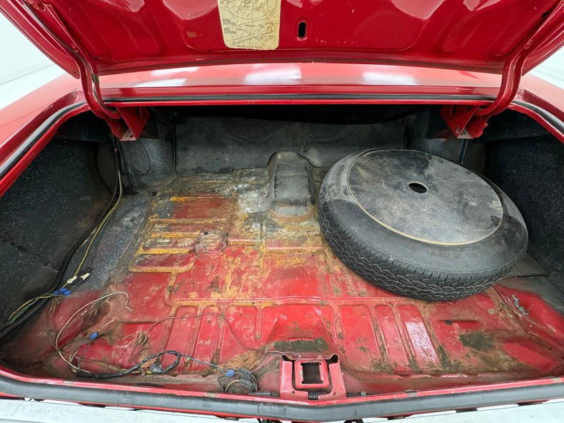 Oldsmobile-Delta-88-1975-Crimson-Red-White-33