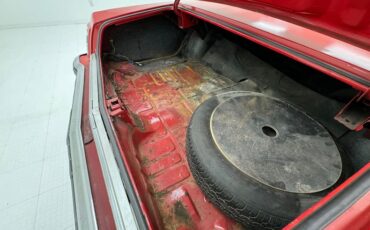 Oldsmobile-Delta-88-1975-Crimson-Red-White-34