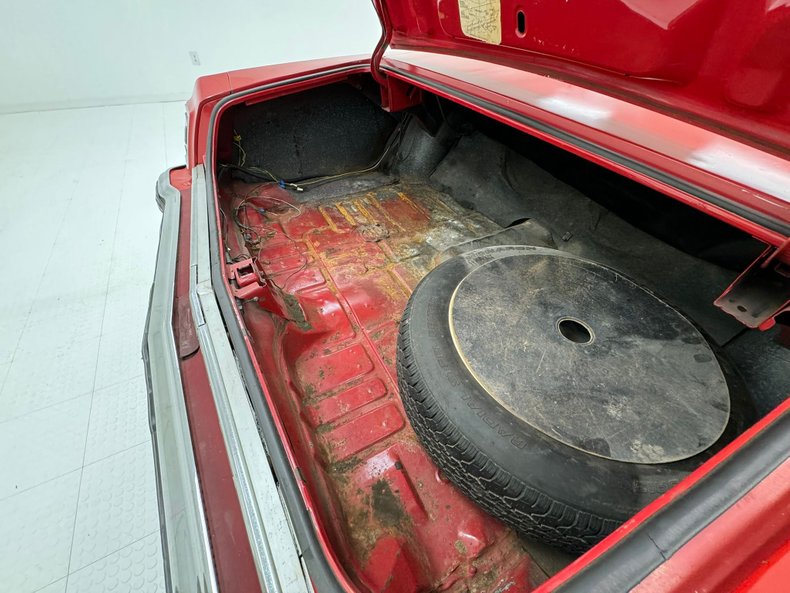 Oldsmobile-Delta-88-1975-Crimson-Red-White-34