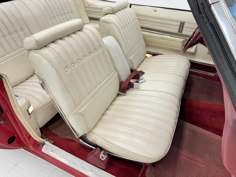 Oldsmobile-Delta-88-1975-Crimson-Red-White-40