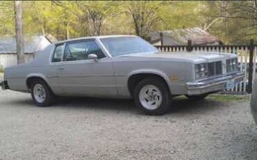 Oldsmobile-Delta-88-1977-Gray-11
