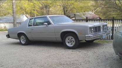 Oldsmobile-Delta-88-1977-Gray-11