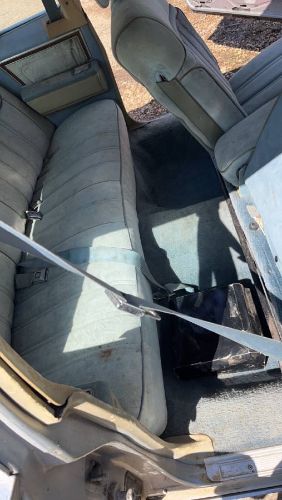 Oldsmobile-Delta-88-1977-Gray-9
