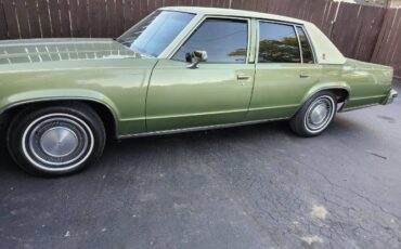 Oldsmobile-Delta-88-1979-Green-2