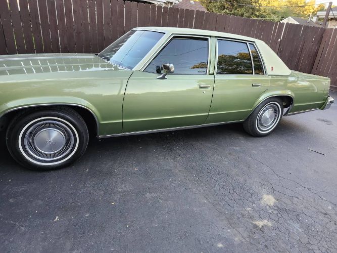 Oldsmobile-Delta-88-1979-Green-2