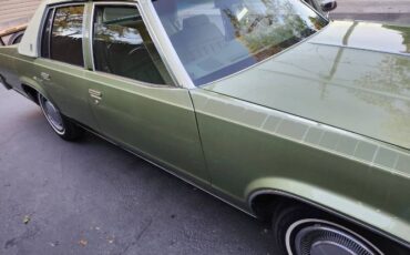 Oldsmobile-Delta-88-1979-Green-3