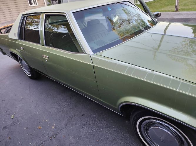 Oldsmobile-Delta-88-1979-Green-3