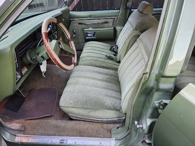 Oldsmobile-Delta-88-1979-Green-4