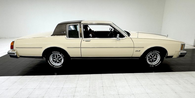 Oldsmobile-Delta-88-1984-Frost-Beige-Brown-11