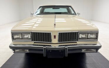 Oldsmobile-Delta-88-1984-Frost-Beige-Brown-13