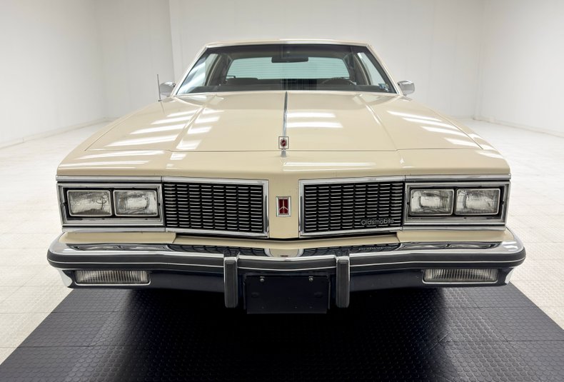 Oldsmobile-Delta-88-1984-Frost-Beige-Brown-13