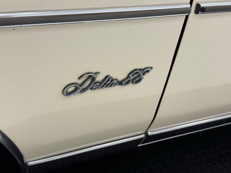 Oldsmobile-Delta-88-1984-Frost-Beige-Brown-17