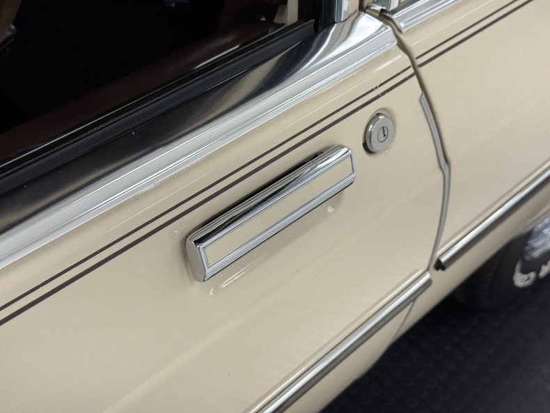 Oldsmobile-Delta-88-1984-Frost-Beige-Brown-20