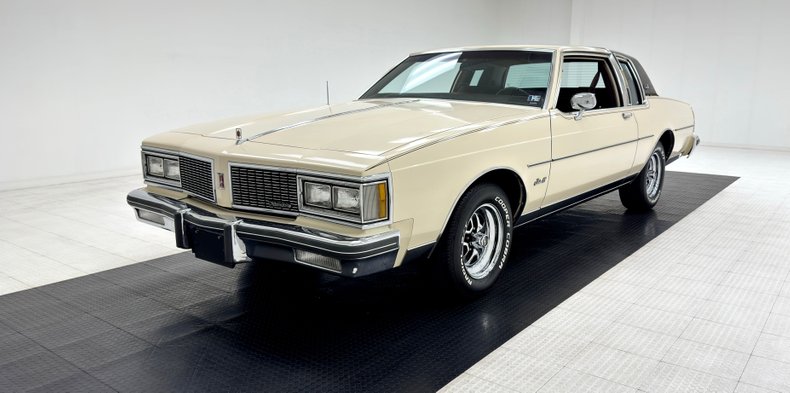 Oldsmobile-Delta-88-1984-Frost-Beige-Brown-25