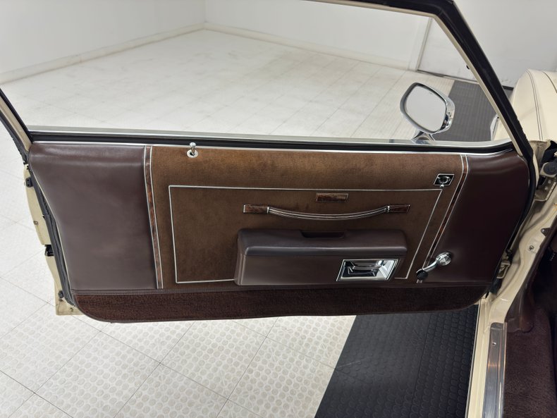 Oldsmobile-Delta-88-1984-Frost-Beige-Brown-35