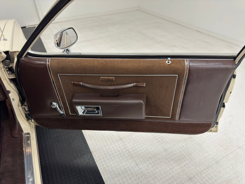 Oldsmobile-Delta-88-1984-Frost-Beige-Brown-36