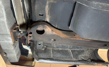 Oldsmobile-Delta-88-1984-Frost-Beige-Brown-4