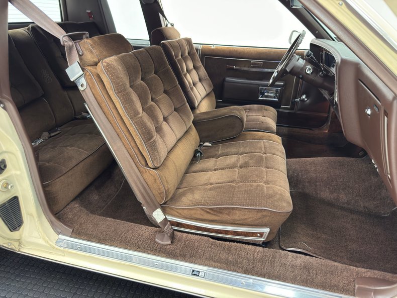 Oldsmobile-Delta-88-1984-Frost-Beige-Brown-40