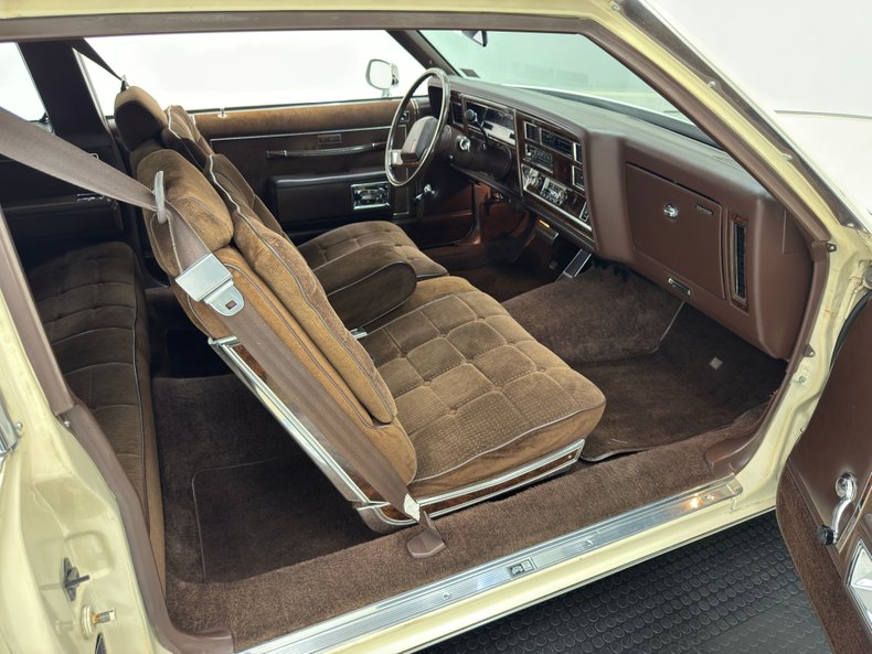 Oldsmobile-Delta-88-1984-Frost-Beige-Brown-41