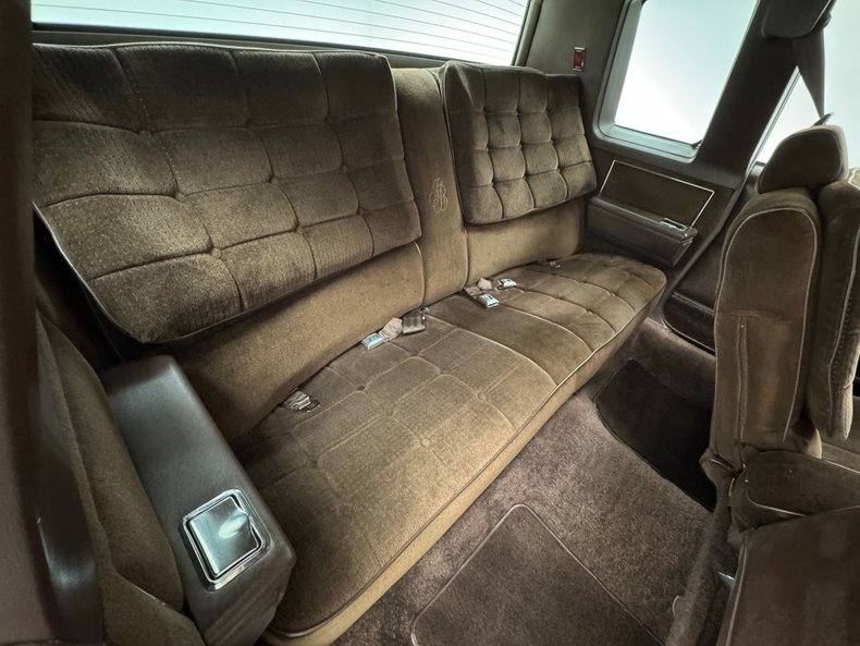 Oldsmobile-Delta-88-1984-Frost-Beige-Brown-42