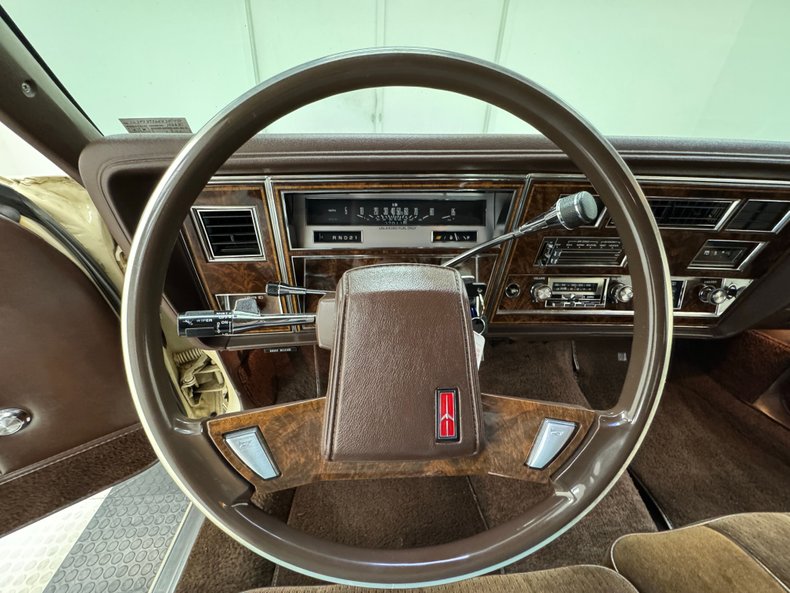 Oldsmobile-Delta-88-1984-Frost-Beige-Brown-43