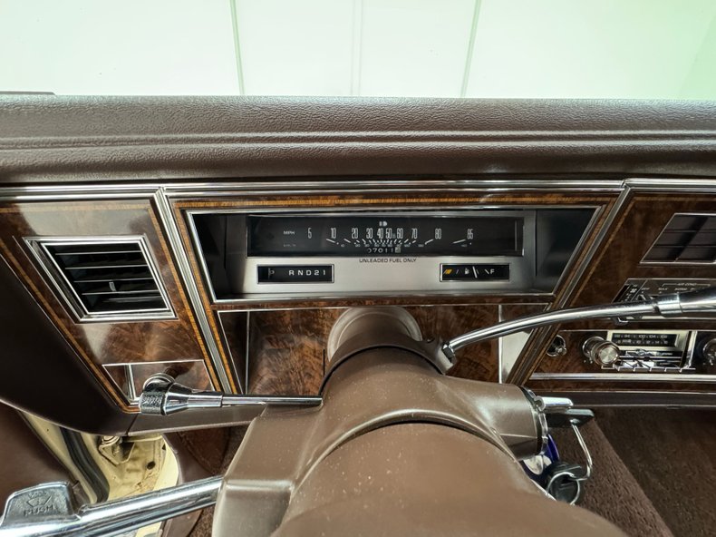 Oldsmobile-Delta-88-1984-Frost-Beige-Brown-44