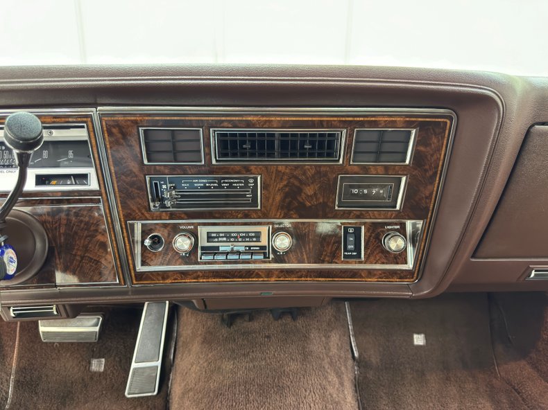 Oldsmobile-Delta-88-1984-Frost-Beige-Brown-47