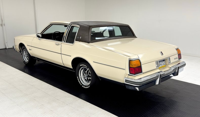 Oldsmobile-Delta-88-1984-Frost-Beige-Brown-8