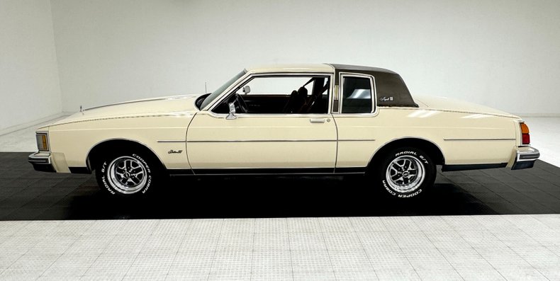 Oldsmobile-Delta-88-1984-Frost-Beige-Brown