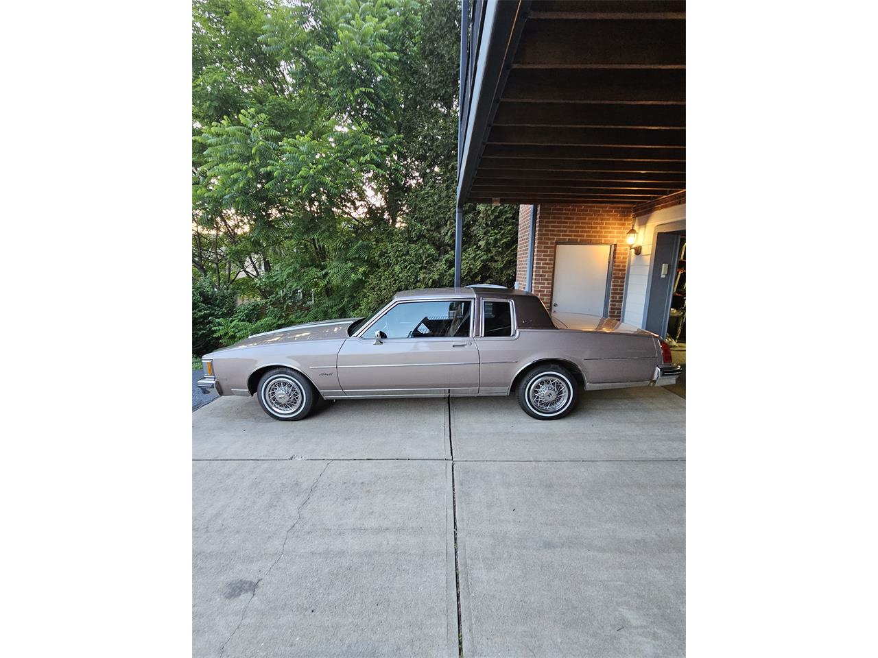 Oldsmobile-Delta-88-royale-1983-Sandstone-Redwood-Brown-1