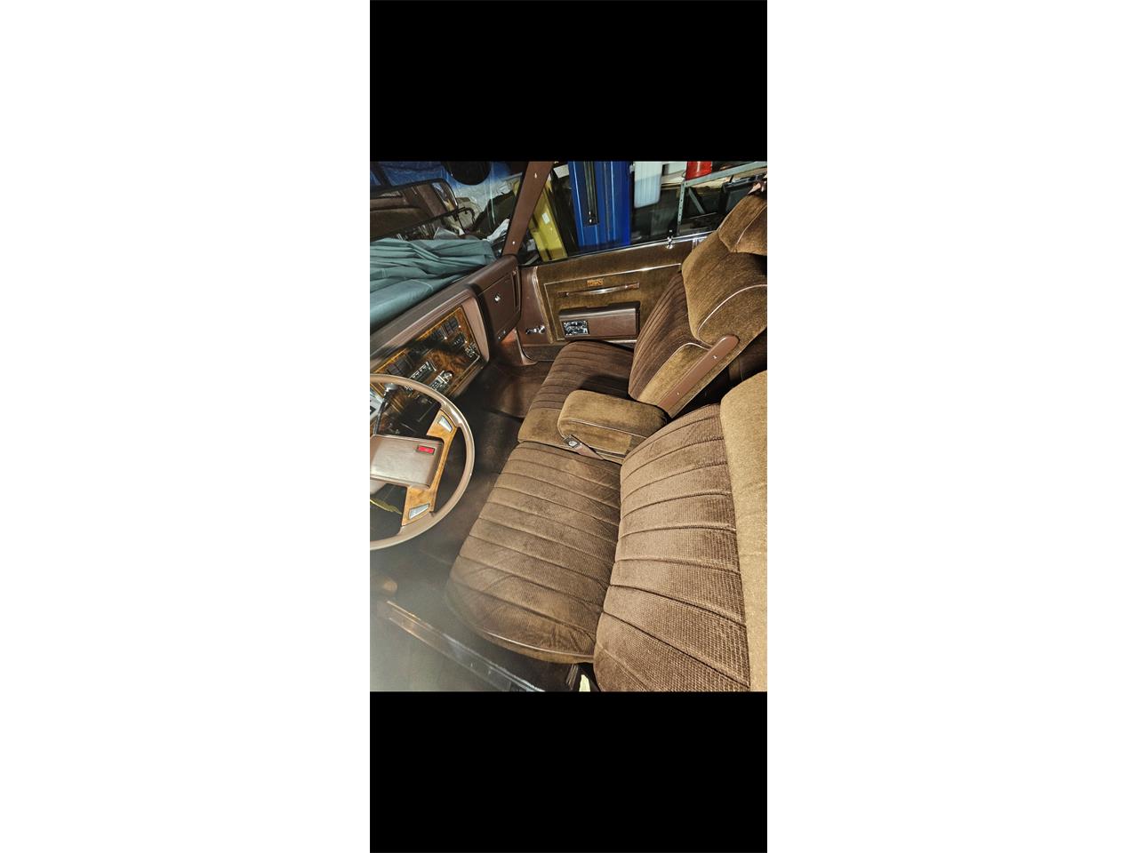 Oldsmobile-Delta-88-royale-1983-Sandstone-Redwood-Brown-8