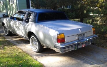 Oldsmobile-Delta-royale-1984-Silver-Blue-2