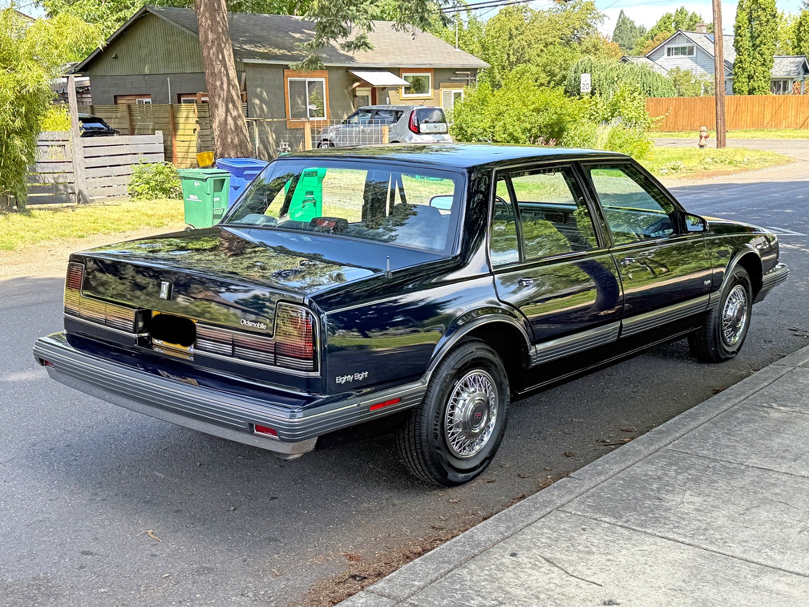 Oldsmobile-Eighty-Eight-1990-Sedan-1