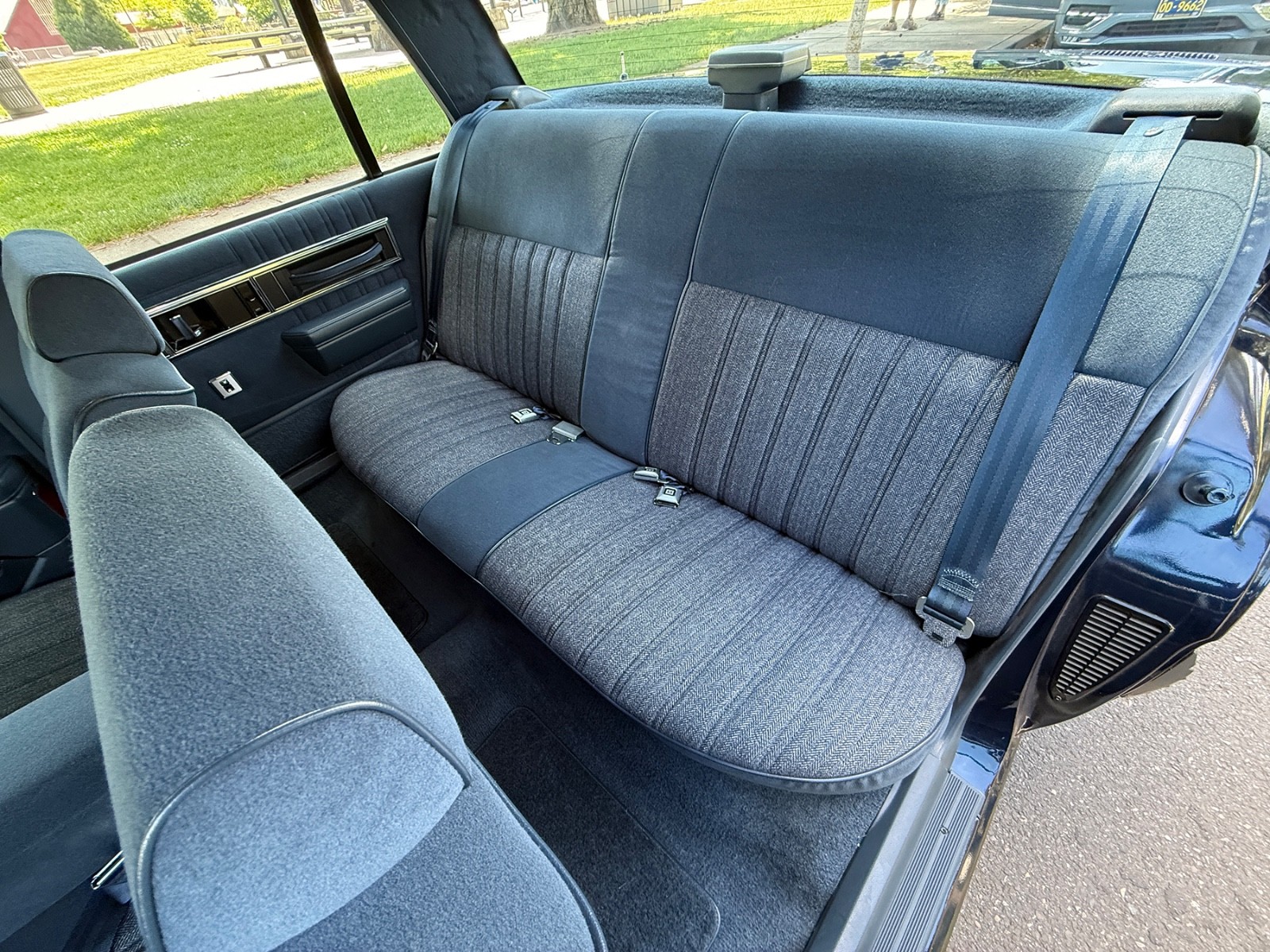 Oldsmobile-Eighty-Eight-1990-Sedan-10